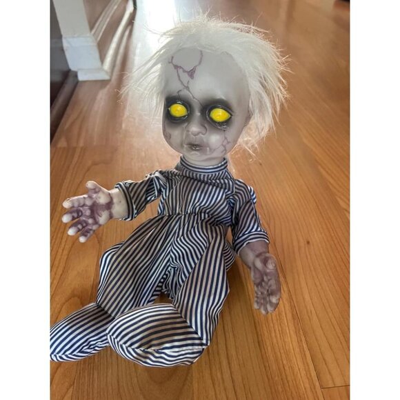 🆕11inch Halloween Creepy Doll Crying Baby Haunted House with Battery Operated - Picture 2 of 12